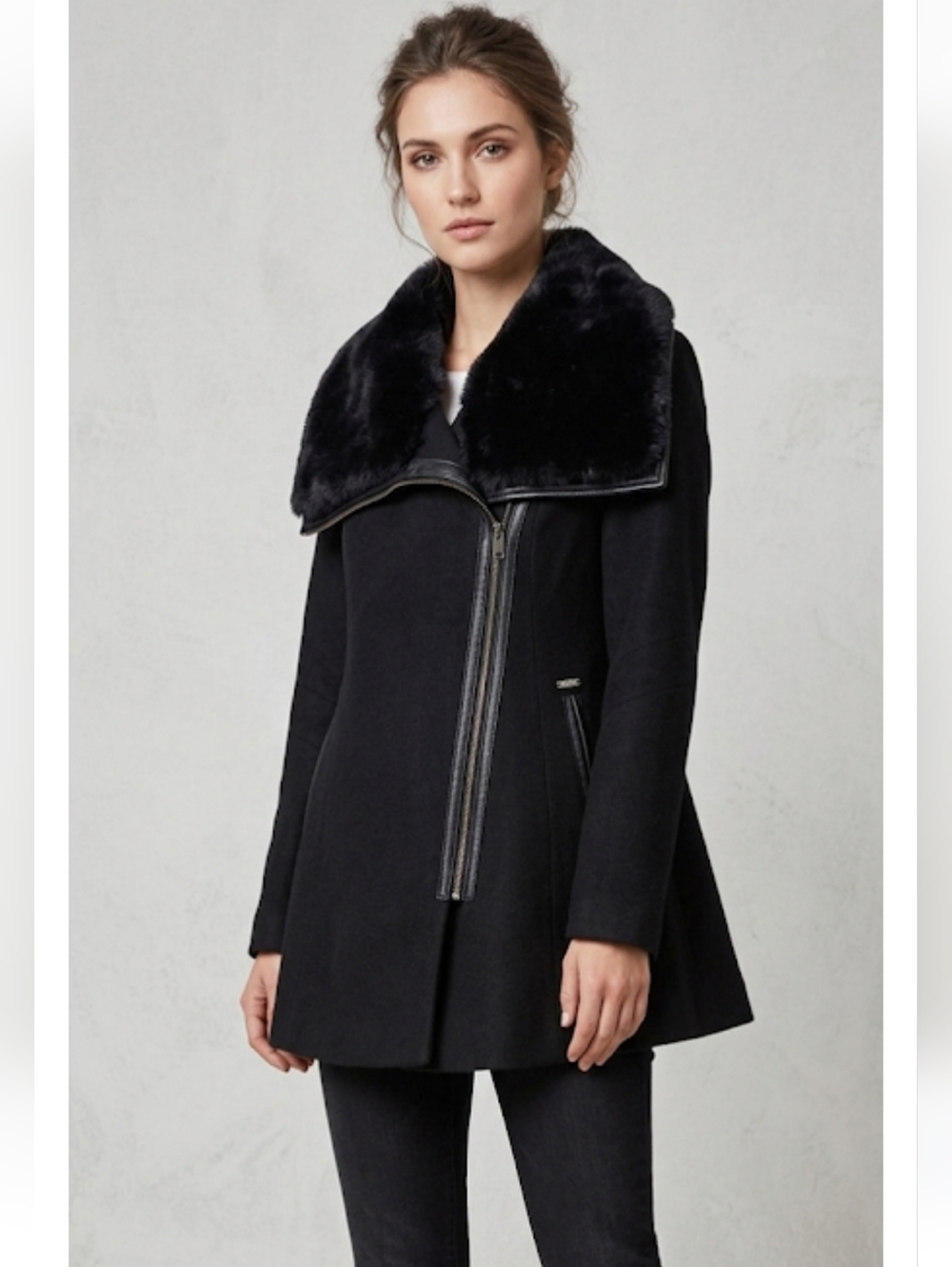 New ⚠️ Guess Black Cape with Faux Fur Collar